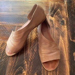 1 State Cut Out Flats Size 10